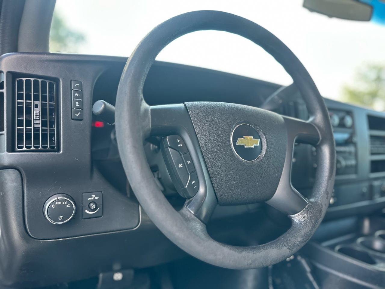Used 2015 Chevrolet Express 2500 RWD image 11
