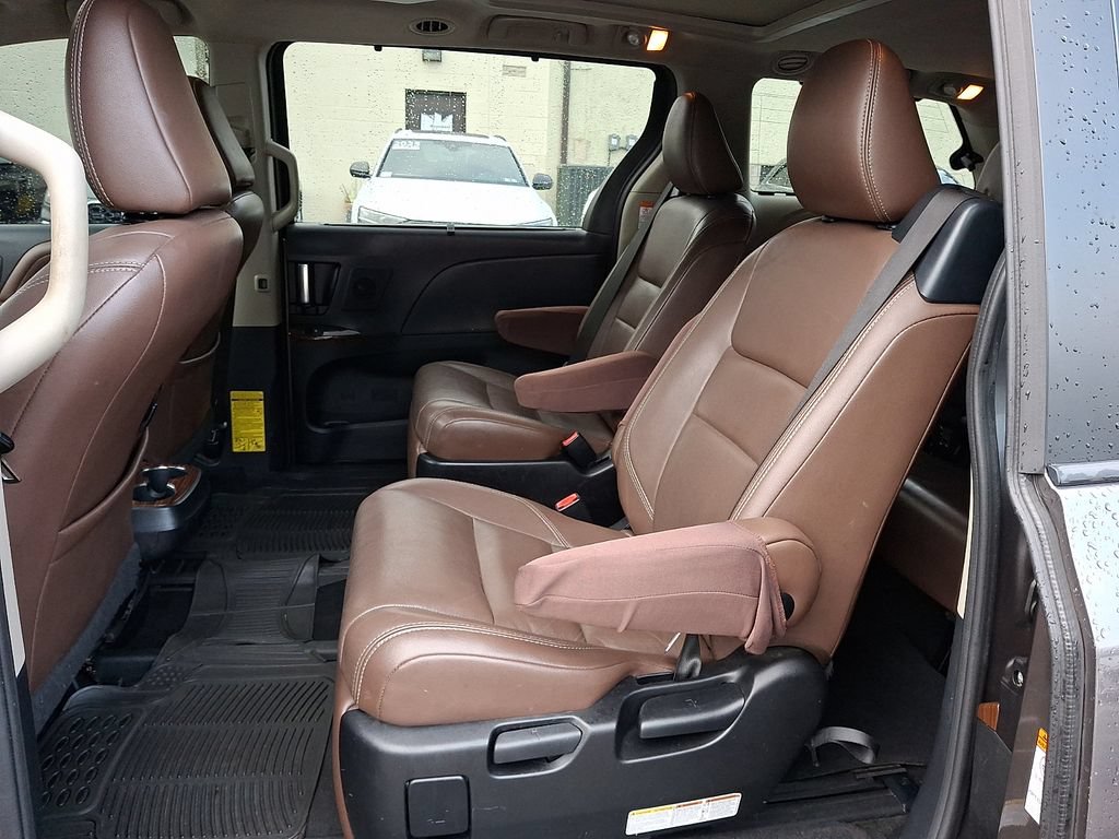 Used 2015 Toyota Sienna Limited Premium FWD image 10