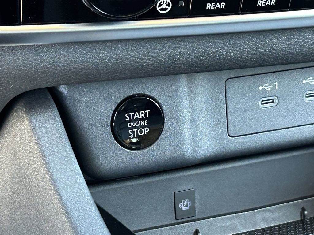 Used 2025 Nissan Rogue SL w/ SL Premium Package image 24