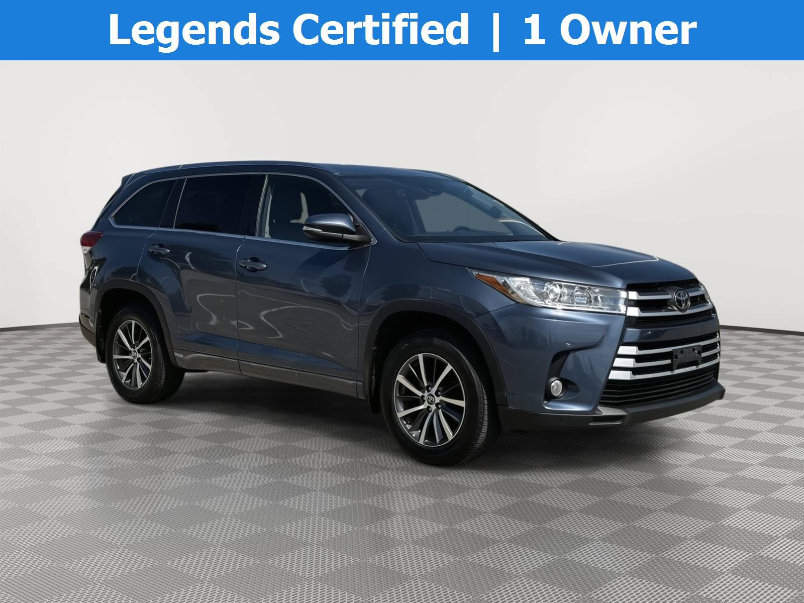 Used 2017 Toyota Highlander XLE w/ Carpet Mat Package AWD/4WD image 1