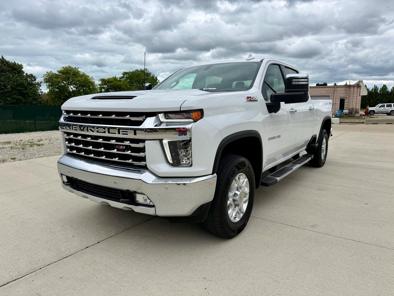 Used 2022 Chevrolet Silverado 2500 LTZ w/ LTZ Convenience Package AWD/4WD image 3