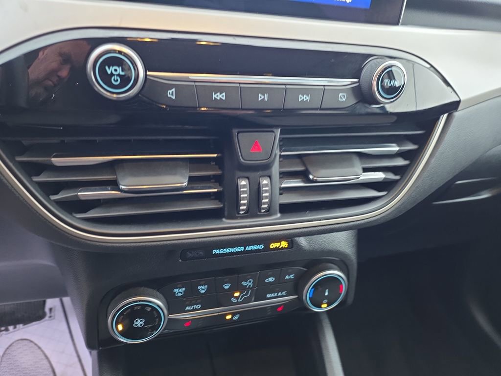 Used 2022 Ford Escape SE w/ Cold Weather Package image 24