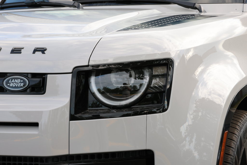 New 2026 Land Rover Defender 110 X-Dynamic SE AWD/4WD image 6