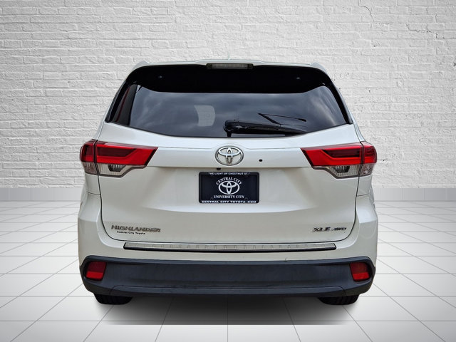 Used 2019 Toyota Highlander XLE AWD/4WD image 5