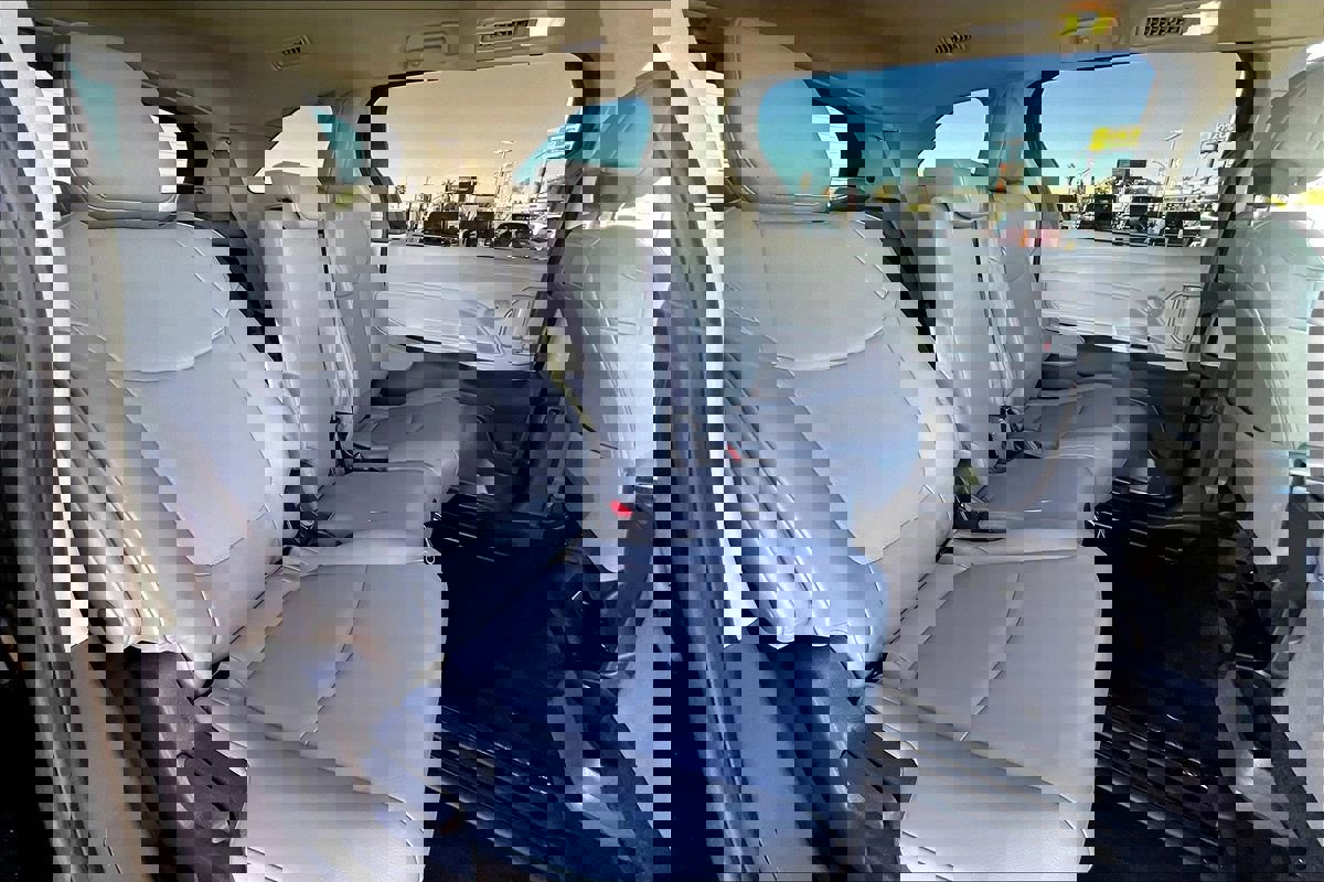 Used 2023 Toyota Sienna XLE image 23