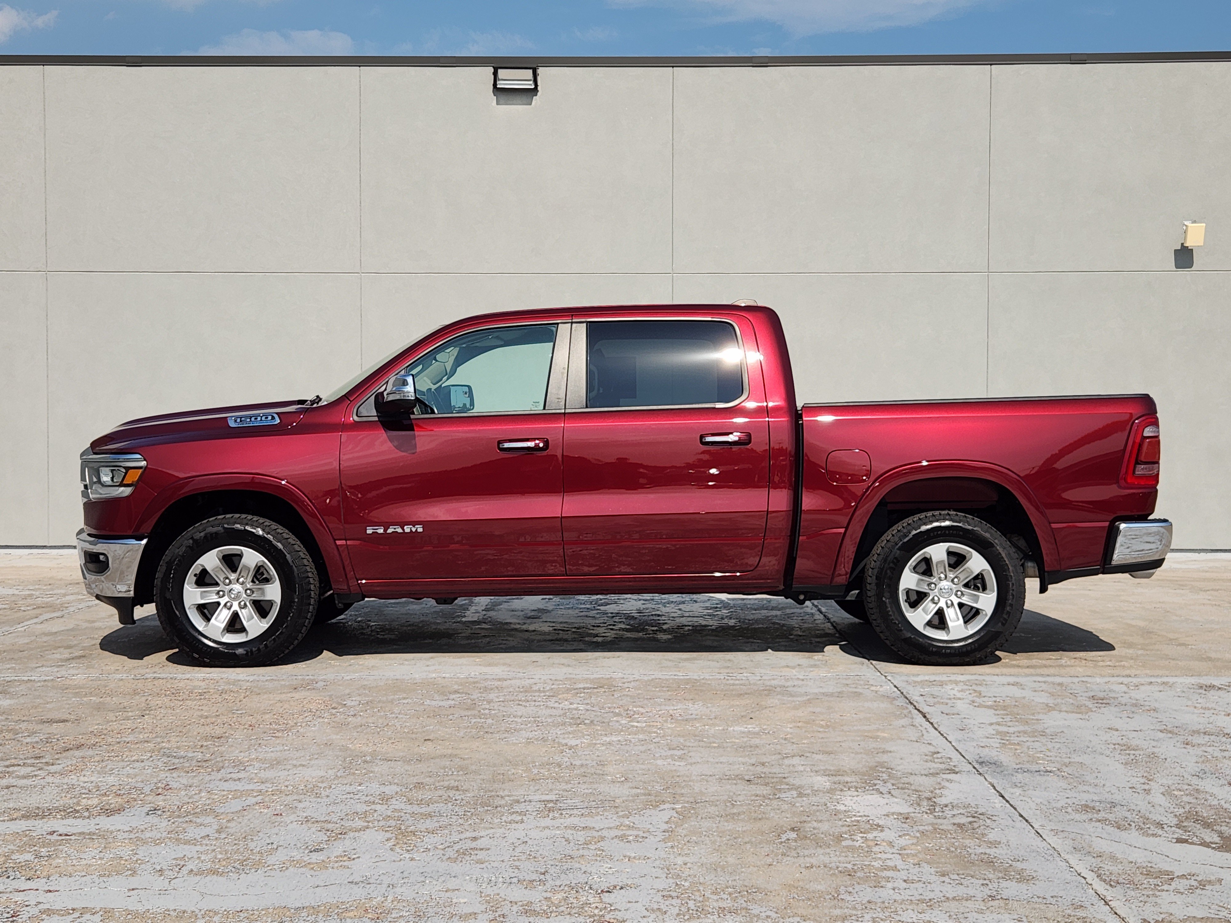 Used 2022 RAM 1500 Laramie AWD/4WD image 5