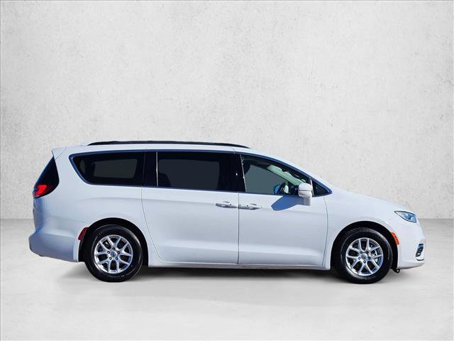 Used 2022 Chrysler Pacifica Touring-L image 4