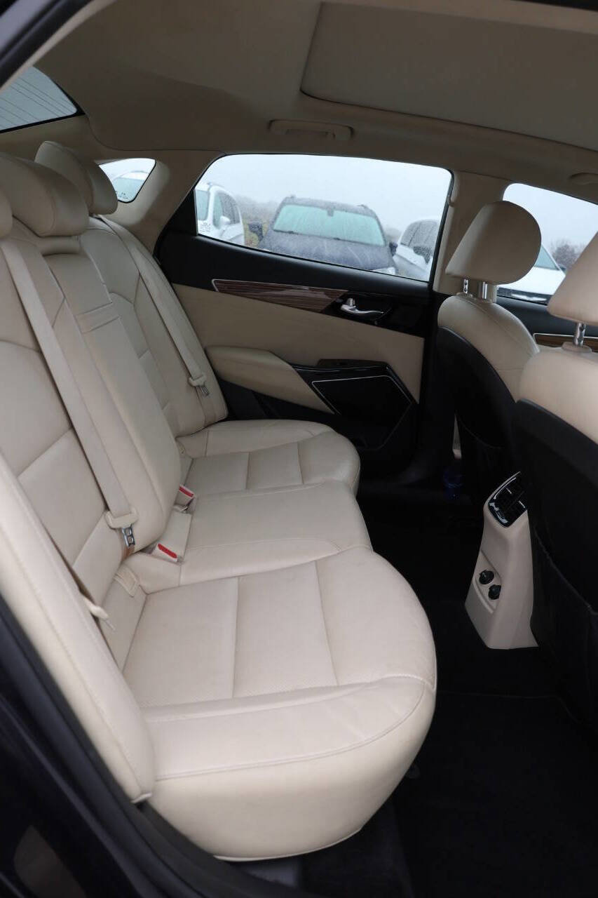 Used 2018 Kia Cadenza Premium w/ Luxury Package image 15