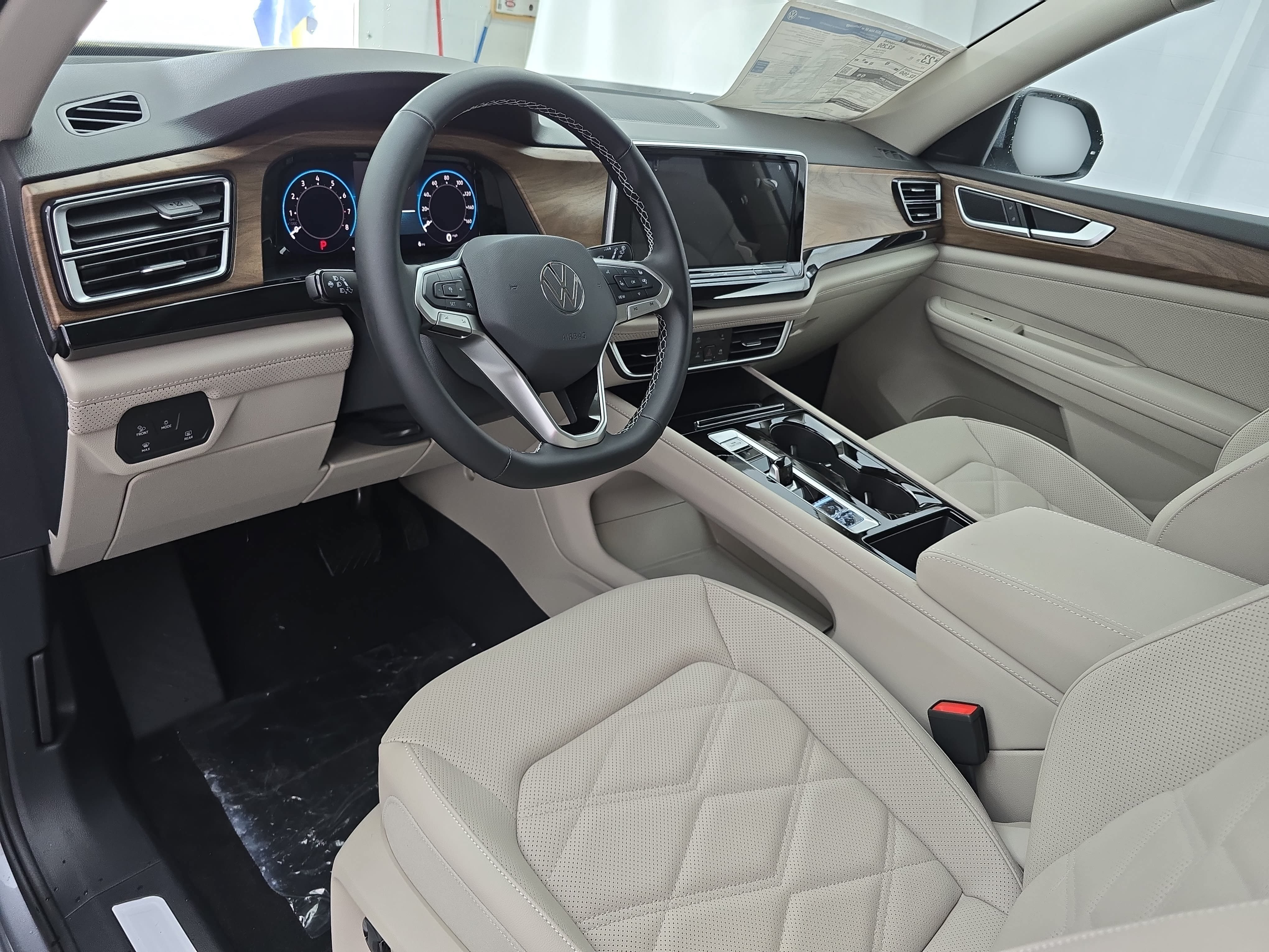 New 2026 Volkswagen Atlas SE FWD image 17