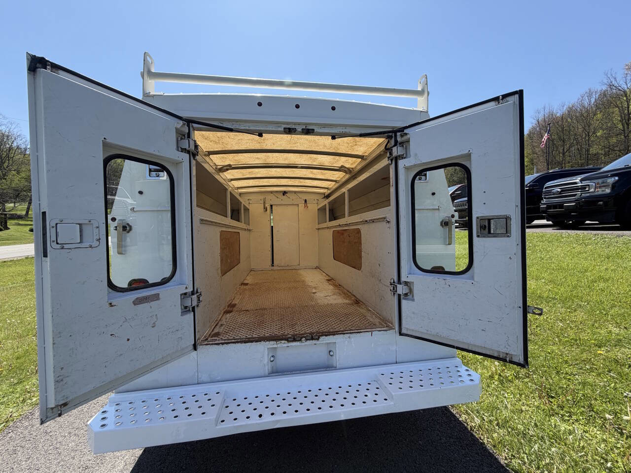 Used 2011 Chevrolet Express 3500 RWD image 45