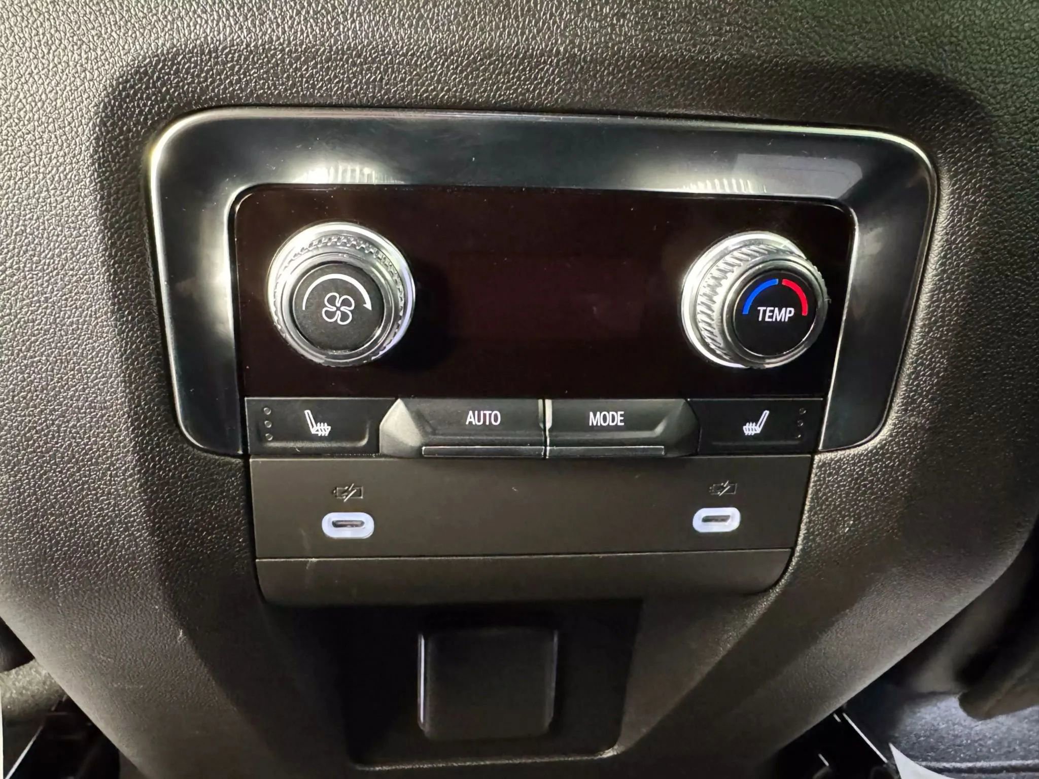 Used 2023 GMC Yukon SLT w/ SLT Luxury Package image 25