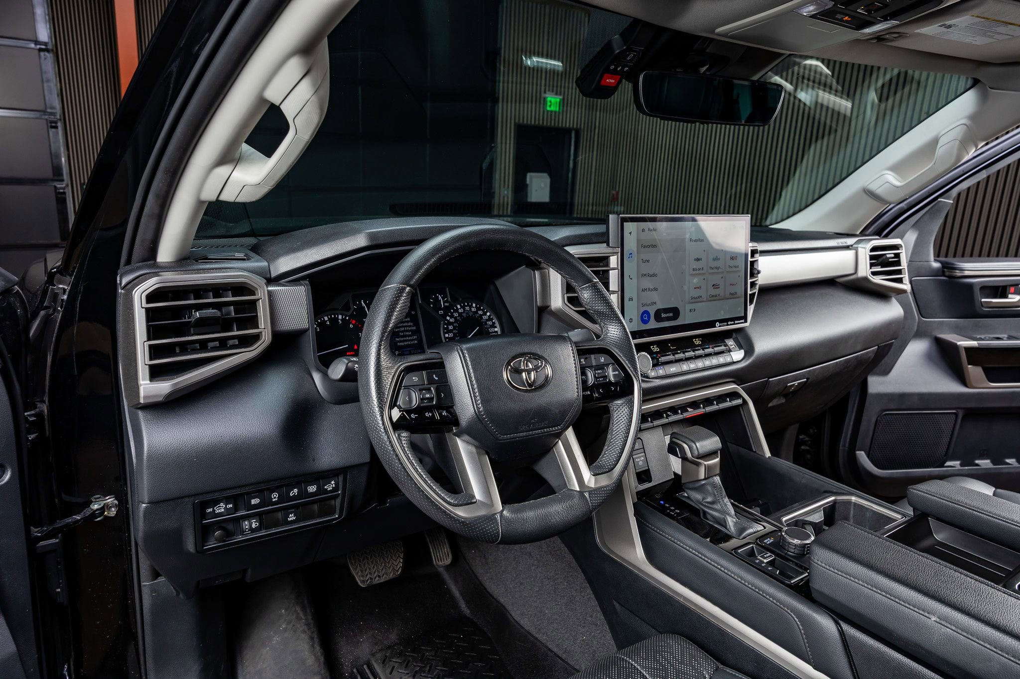 Used 2023 Toyota Tundra Limited image 15