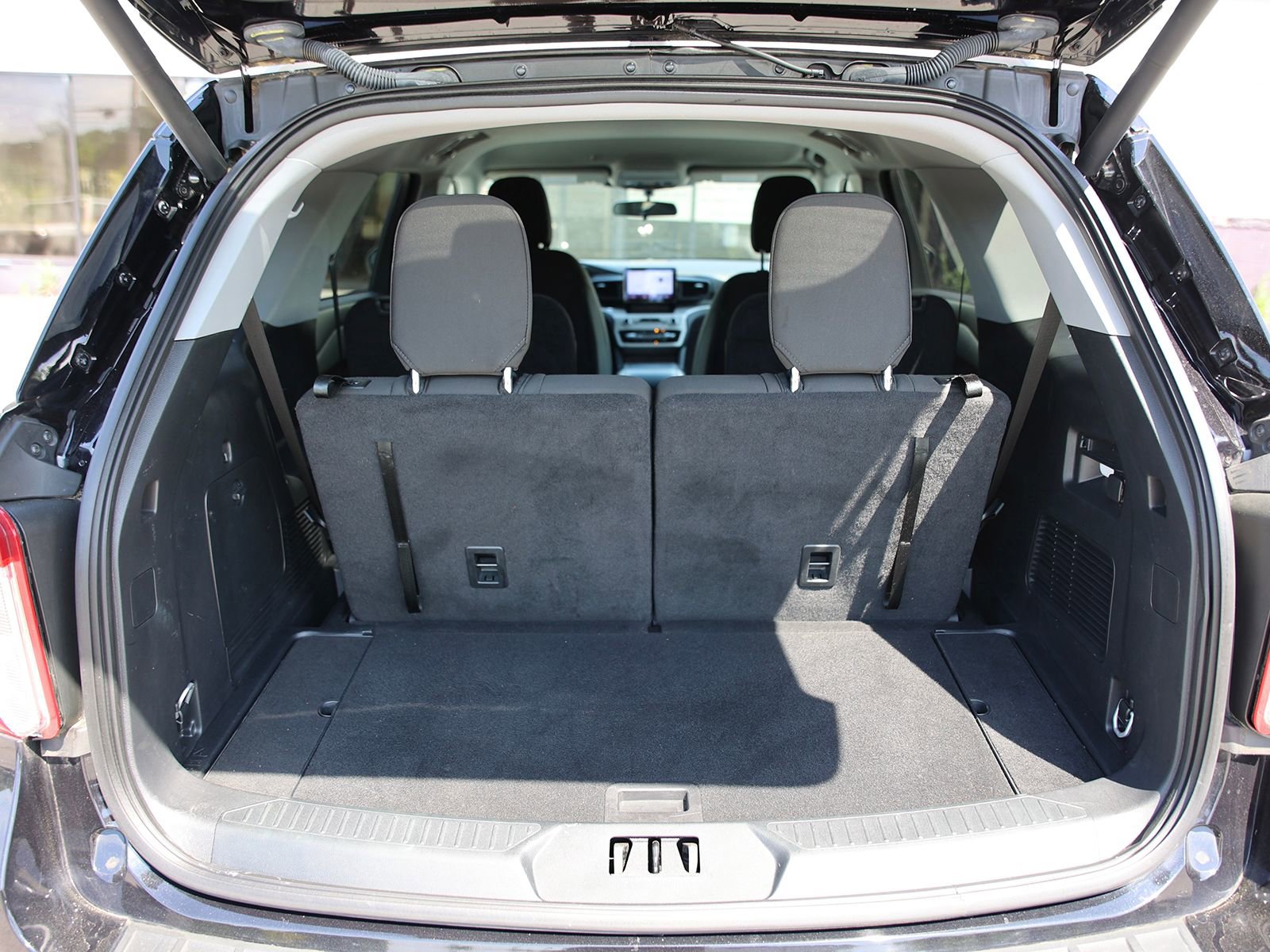 Used 2023 Ford Explorer XLT w/ Class IV Trailer Tow Package AWD/4WD image 15