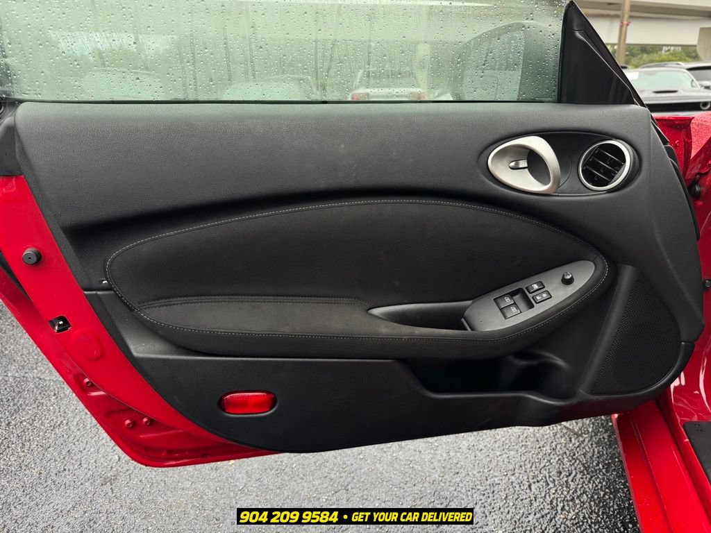 Used 2016 Nissan 370Z Coupe RWD image 18