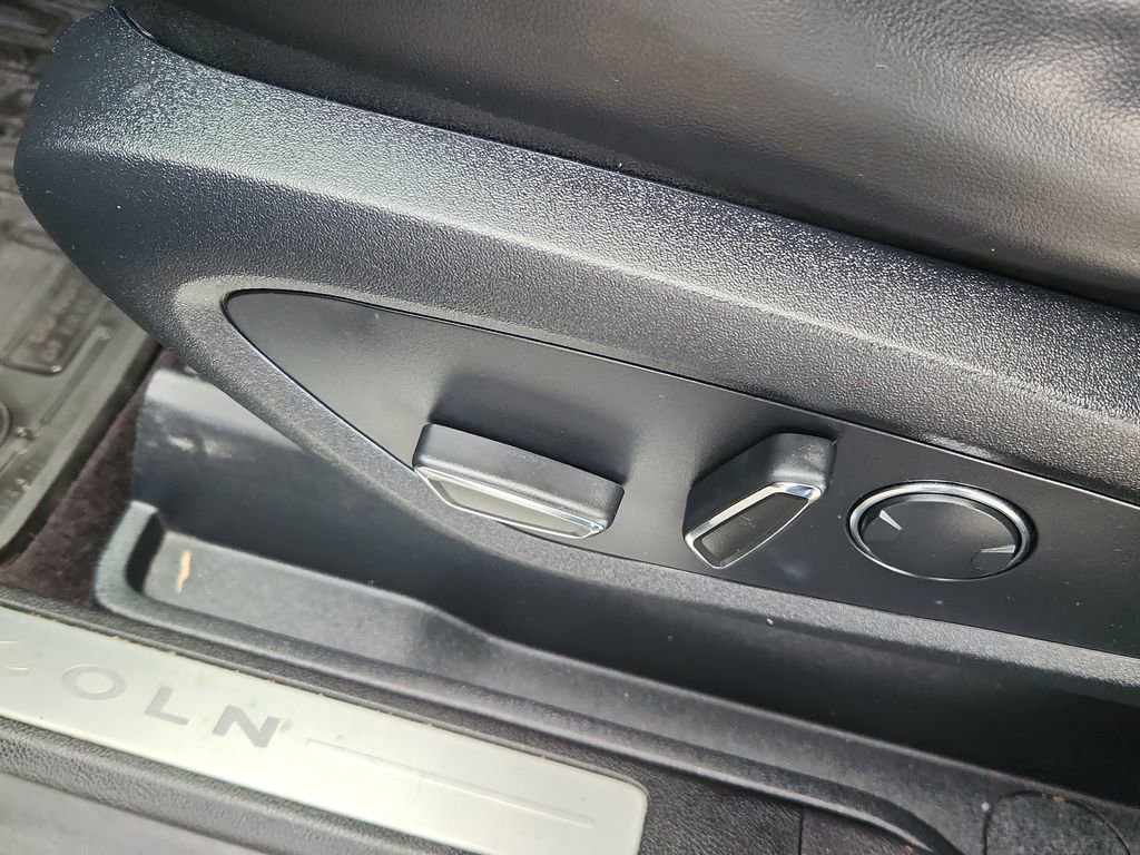 Used 2017 Lincoln MKC Reserve w/ Lincoln MKC Climate Package image 8