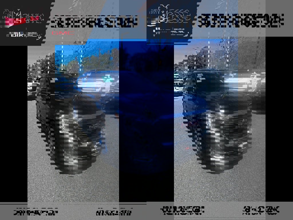 Used 2024 GMC Terrain SLE w/ Driver Convenience Package image 9