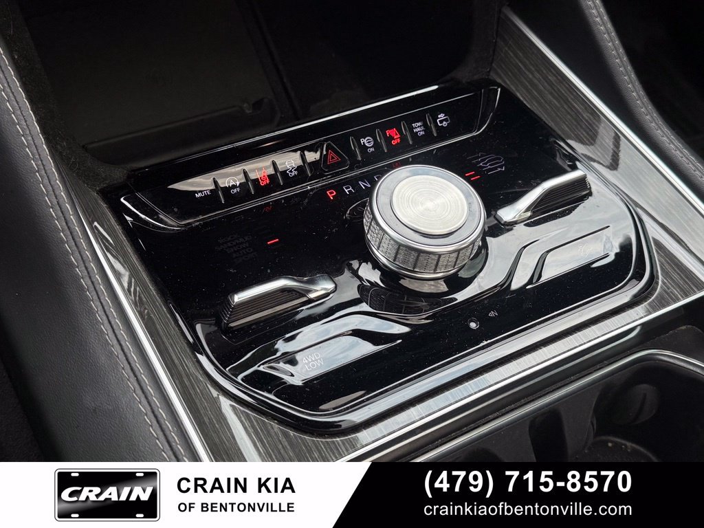Used 2022 Jeep Wagoneer Series III w/ Premium Group I AWD/4WD image 17