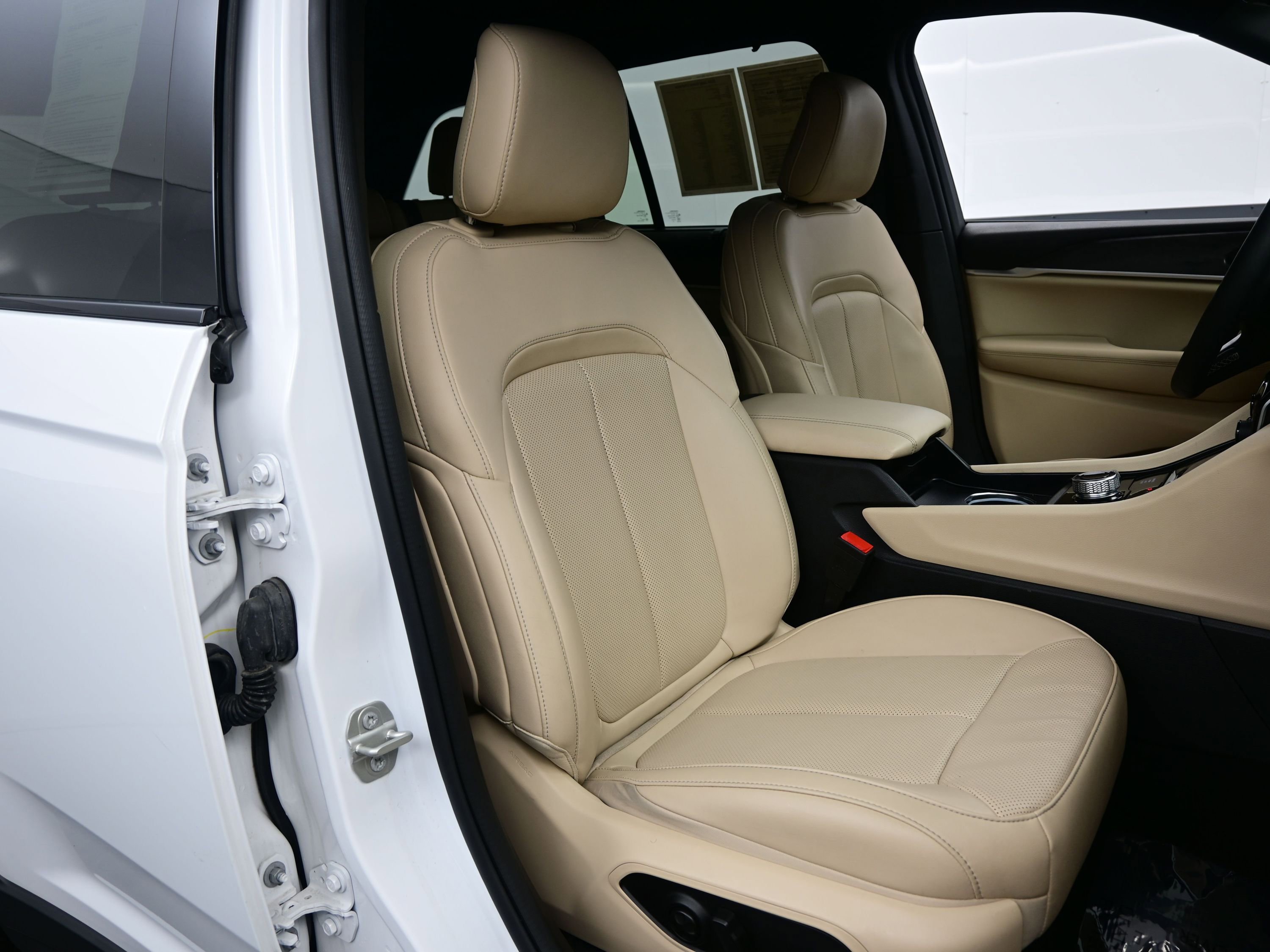 Used 2024 Jeep Grand Cherokee Limited w/ Luxury Tech Group II image 14