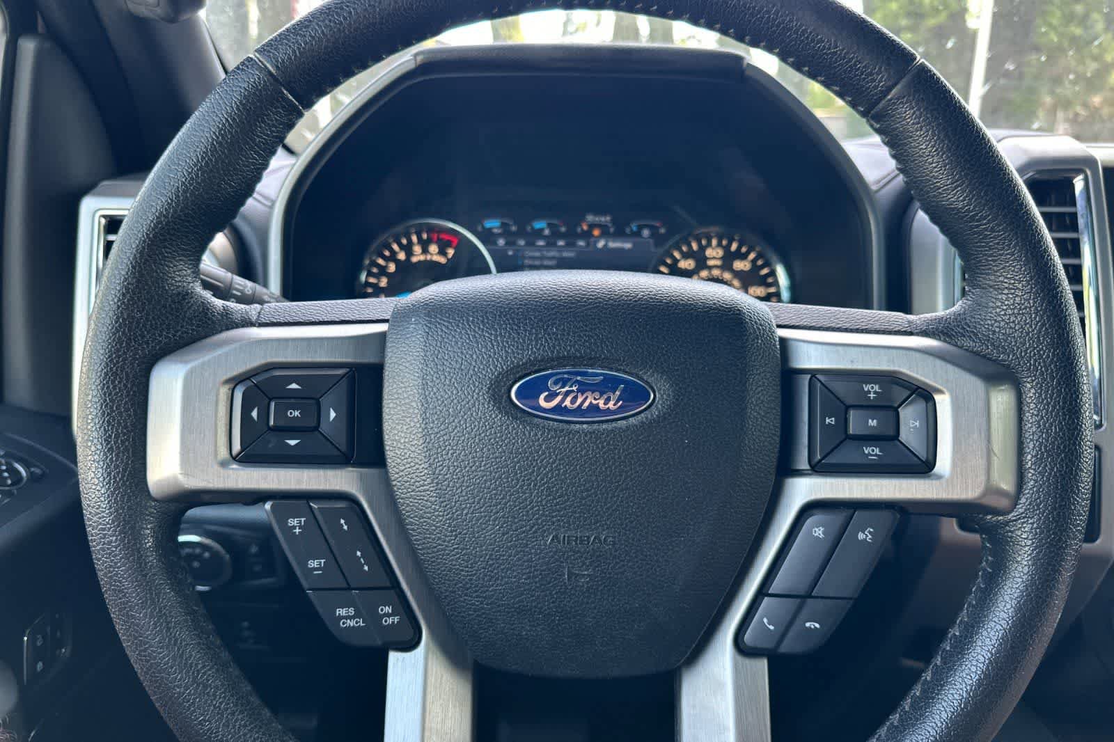 Used 2015 Ford F150 Platinum w/ Equipment Group 701A Luxury AWD/4WD image 24