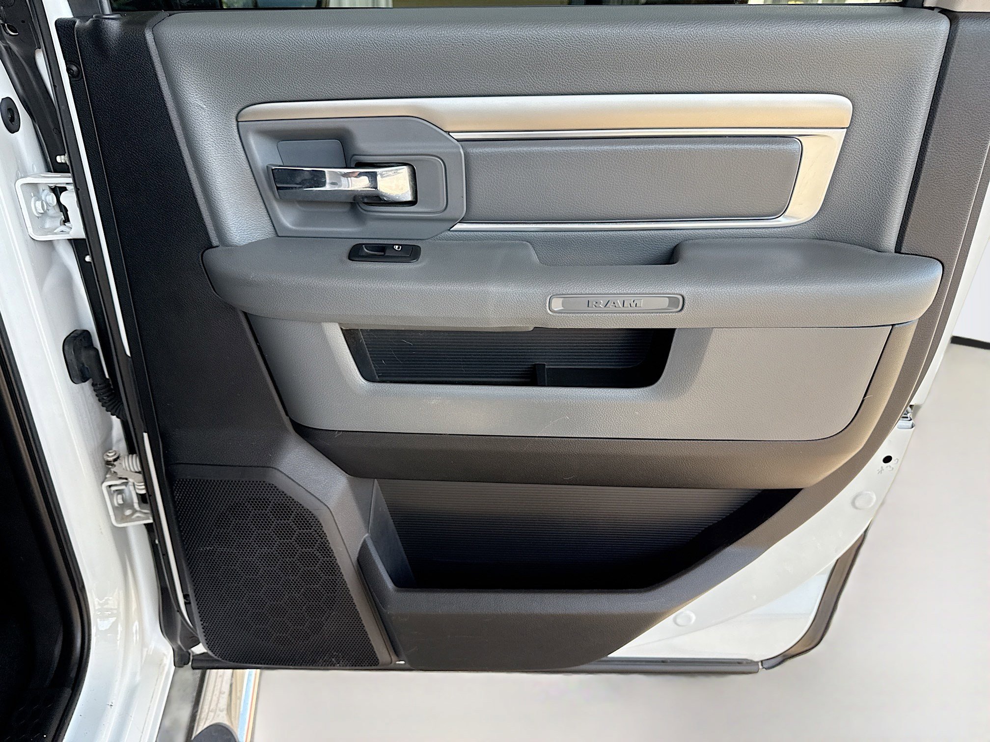 Used 2016 RAM 2500 SLT image 25