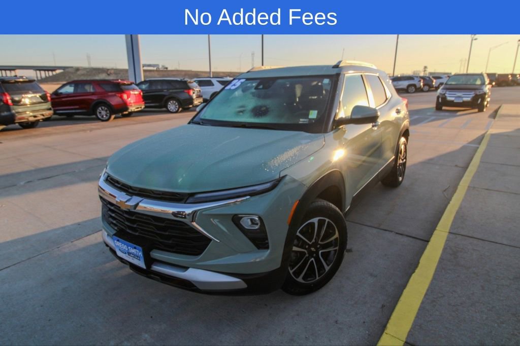 Used 2025 Chevrolet TrailBlazer LT AWD/4WD image 1