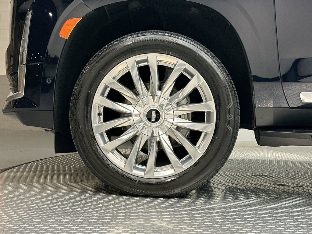 Used 2023 Cadillac Escalade Premium Luxury AWD/4WD image 17