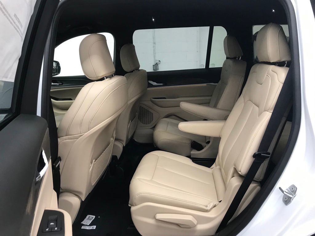 New 2025 Jeep Grand Cherokee L Limited image 31