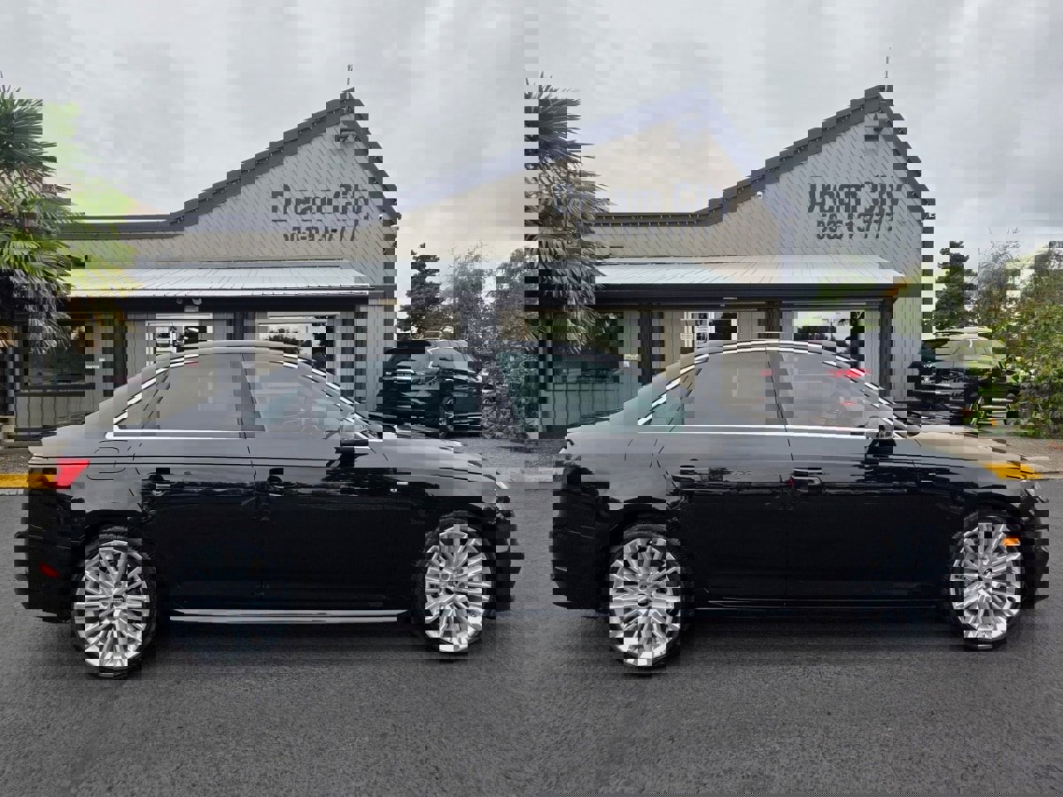 Used 2017 Audi A4 2.0T Premium Plus w/ Premium Plus Package image 4