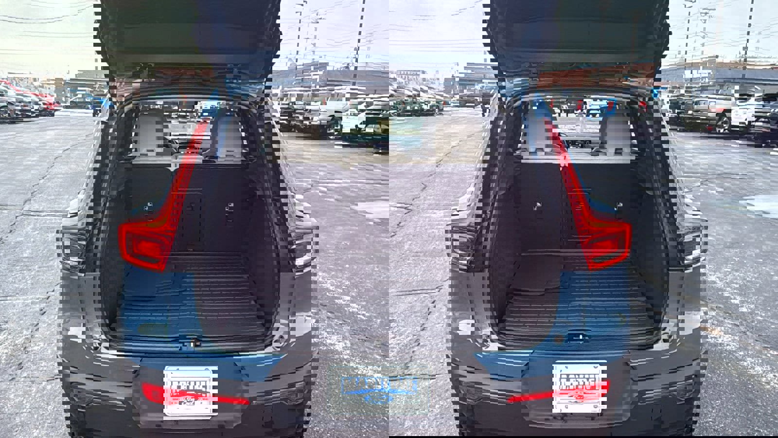 Used 2023 Volvo XC40 B5 Plus w/ Climate Package image 20