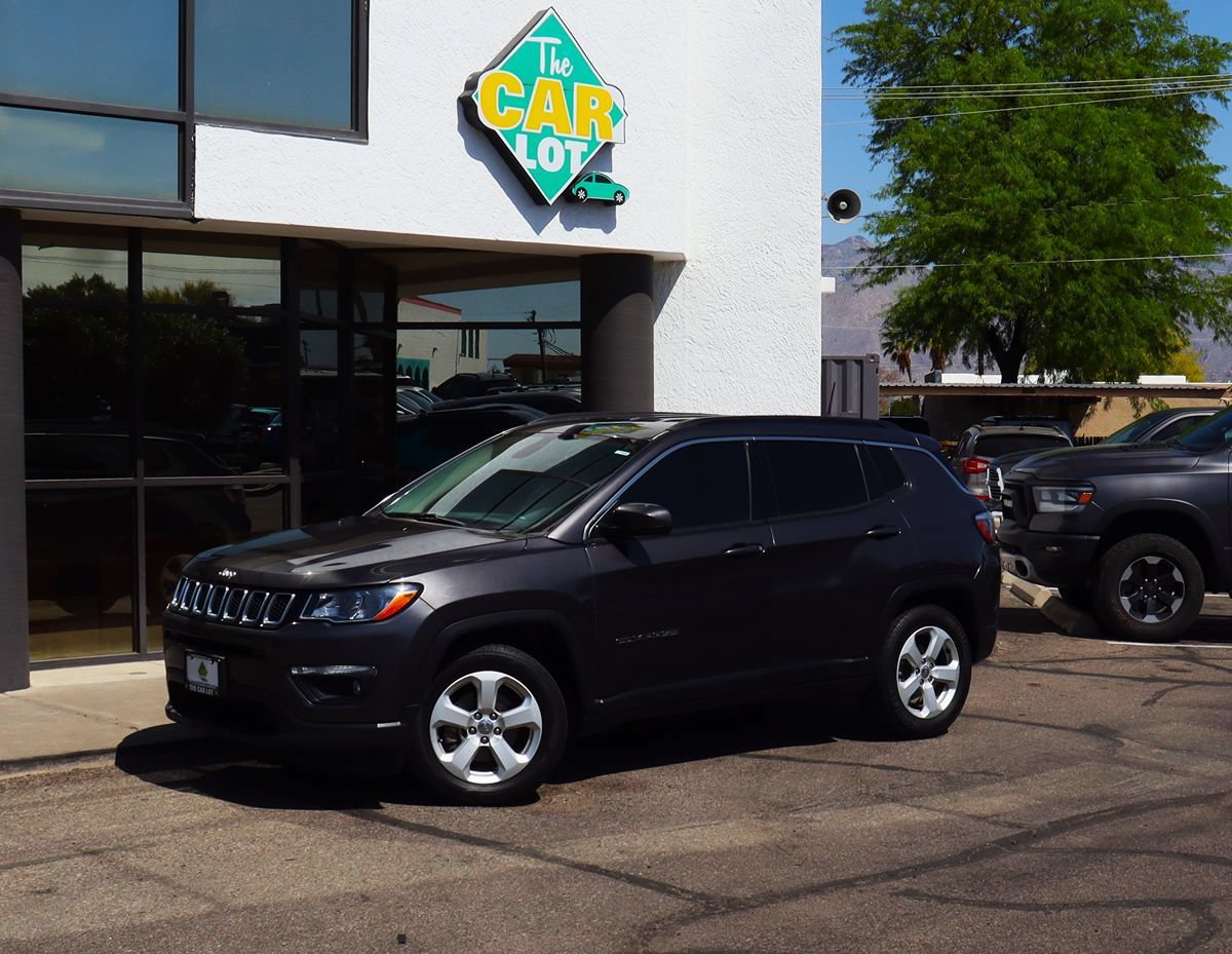Used 2019 Jeep Compass Latitude FWD image 3