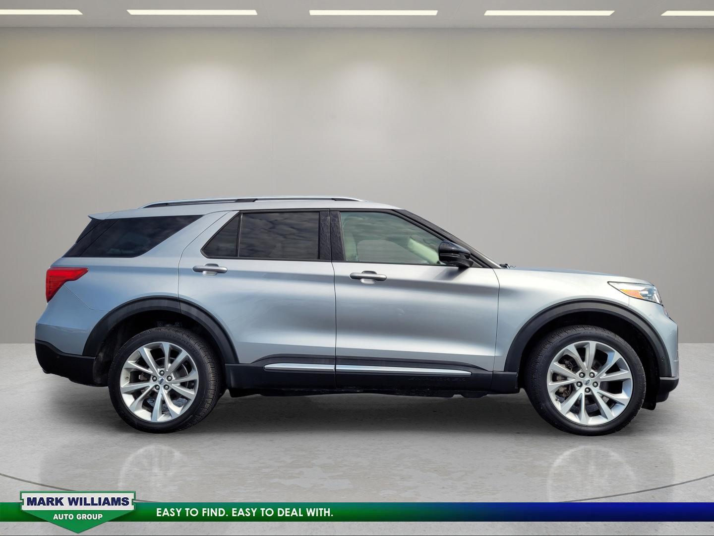 Used 2022 Ford Explorer Platinum w/ Equipment Group 601A AWD/4WD image 2