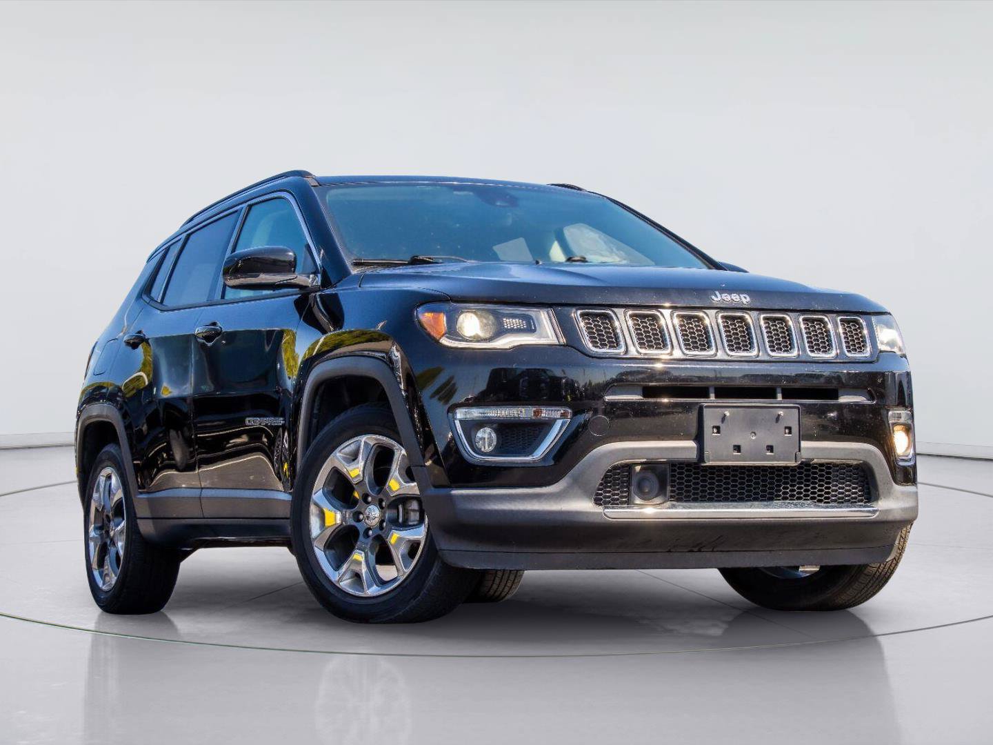 Used 2018 Jeep Compass Limited w/ Navigation Group FWD image 1