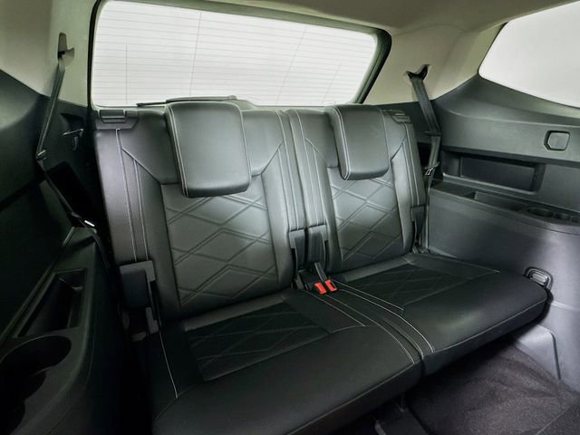 Used 2025 Volkswagen Atlas SE image 27