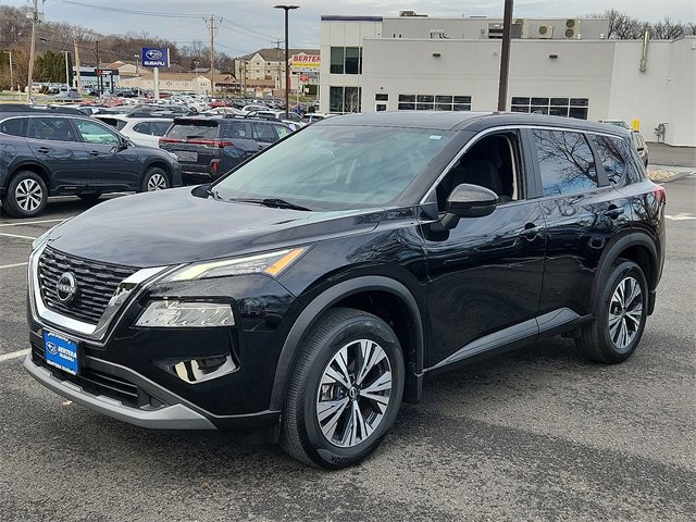 Used 2022 Nissan Rogue SV image 3