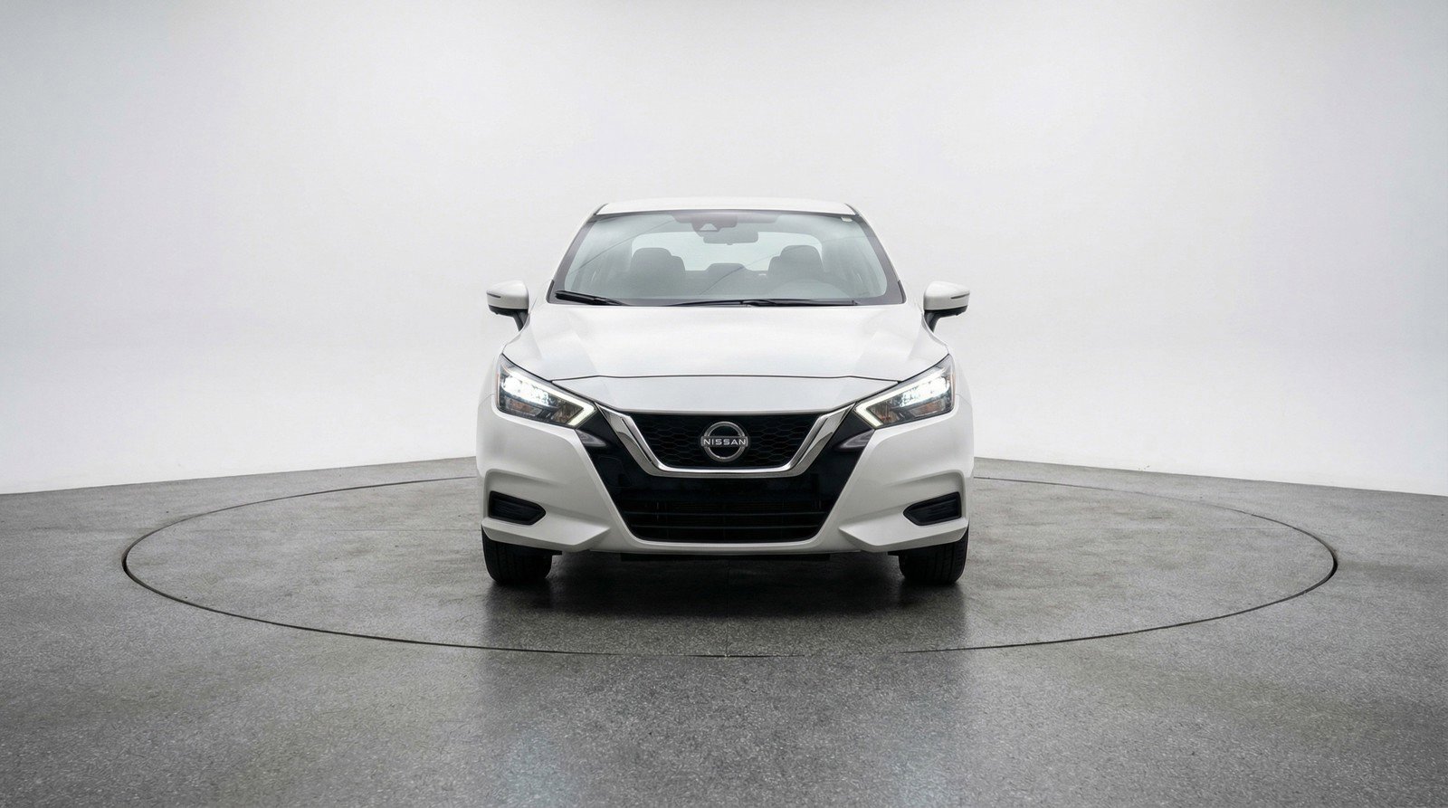 Used 2025 Nissan Versa SV FWD image 2