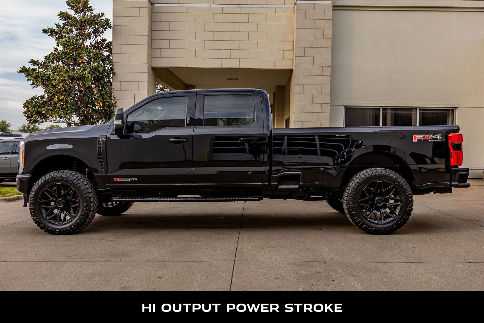 Used 2023 Ford F350 Lariat w/ Lariat Ultimate Package AWD/4WD image 6