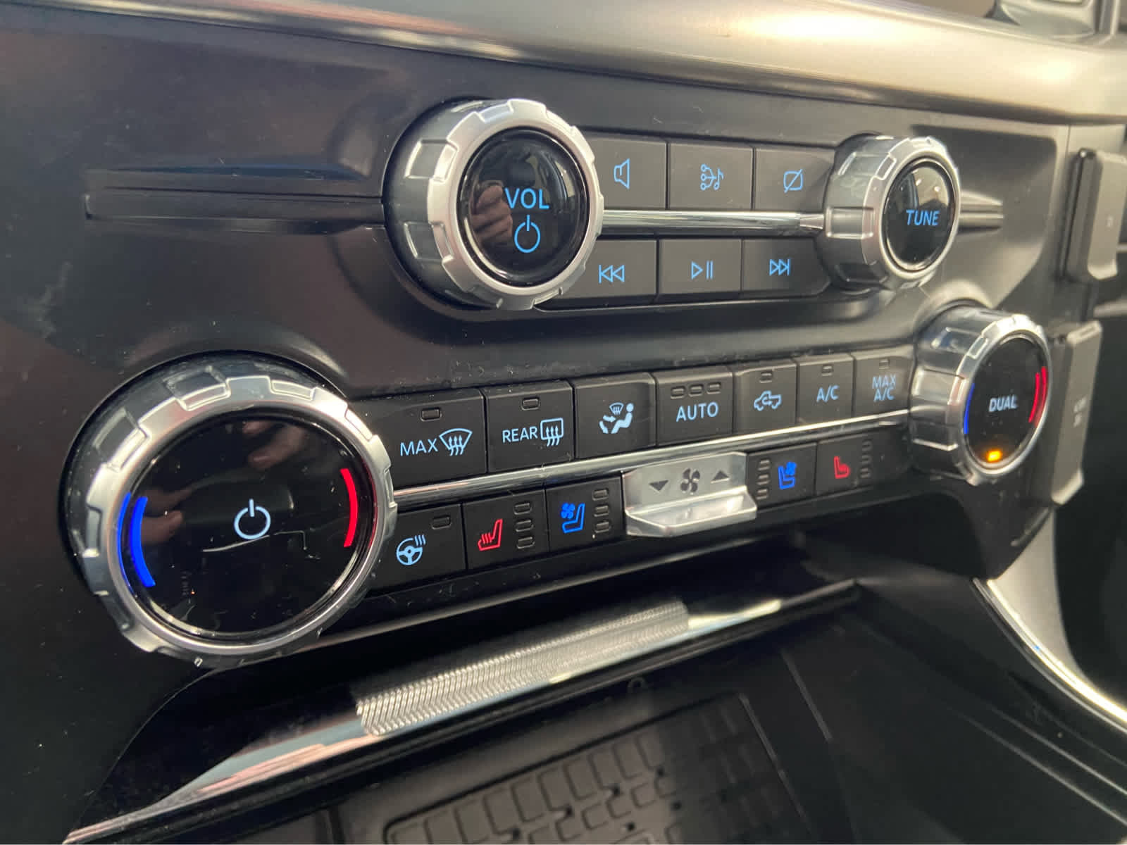 Used 2023 Ford F150 Lariat w/ Equipment Group 502A High image 33