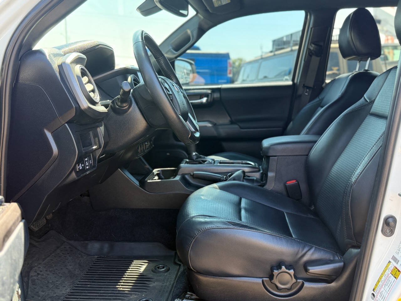 Used 2019 Toyota Tacoma TRD Sport w/ TRD Premium Sport Package AWD/4WD image 24