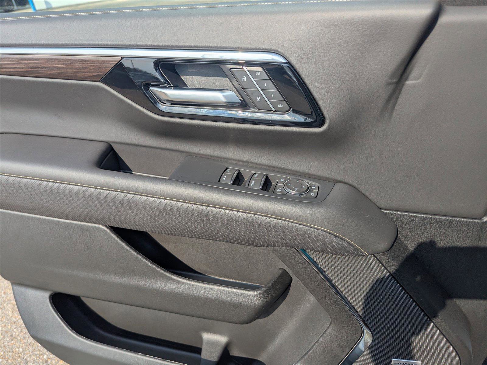 New 2025 Chevrolet Suburban Premier image 21