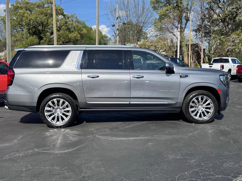 Used 2022 GMC Yukon XL Denali w/ Denali Premium Package image 4