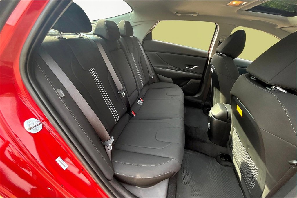 Certified 2025 Hyundai Elantra SEL image 27