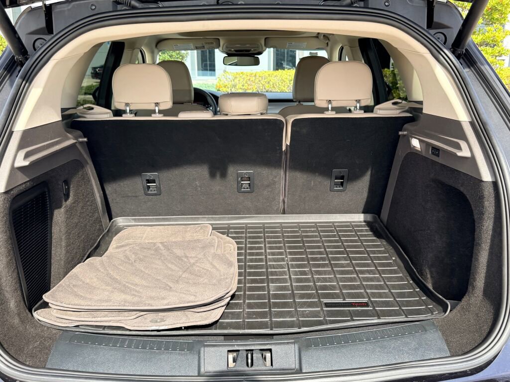 Used 2021 Lincoln Corsair Standard w/ Premium Package image 12