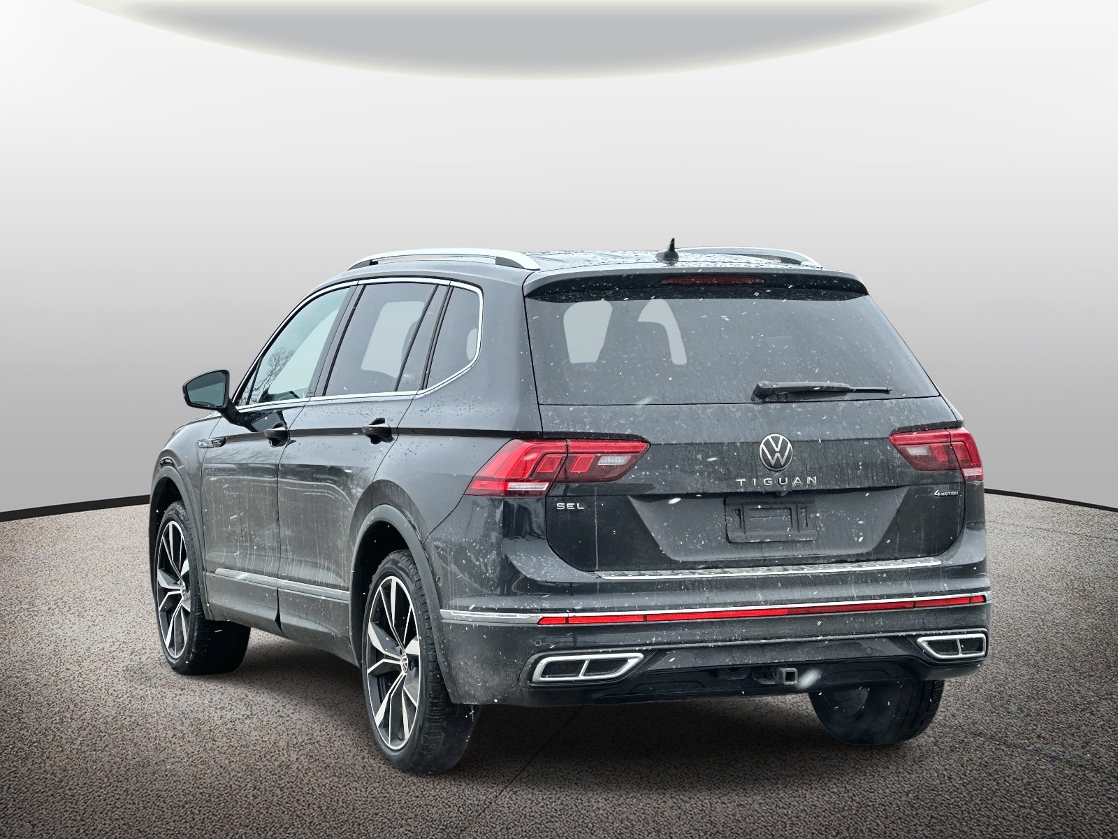 Used 2022 Volkswagen Tiguan SEL R-Line image 4