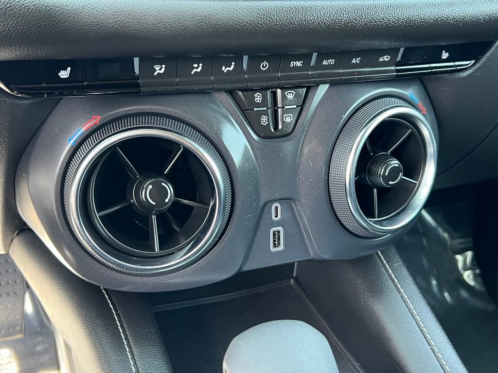 Used 2025 Chevrolet Blazer LT image 27