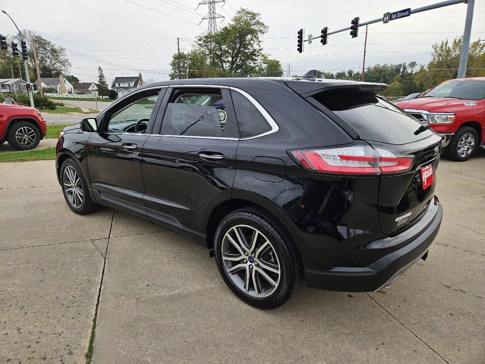 Used 2020 Ford Edge Titanium w/ Class II Trailer Tow Package AWD/4WD image 8