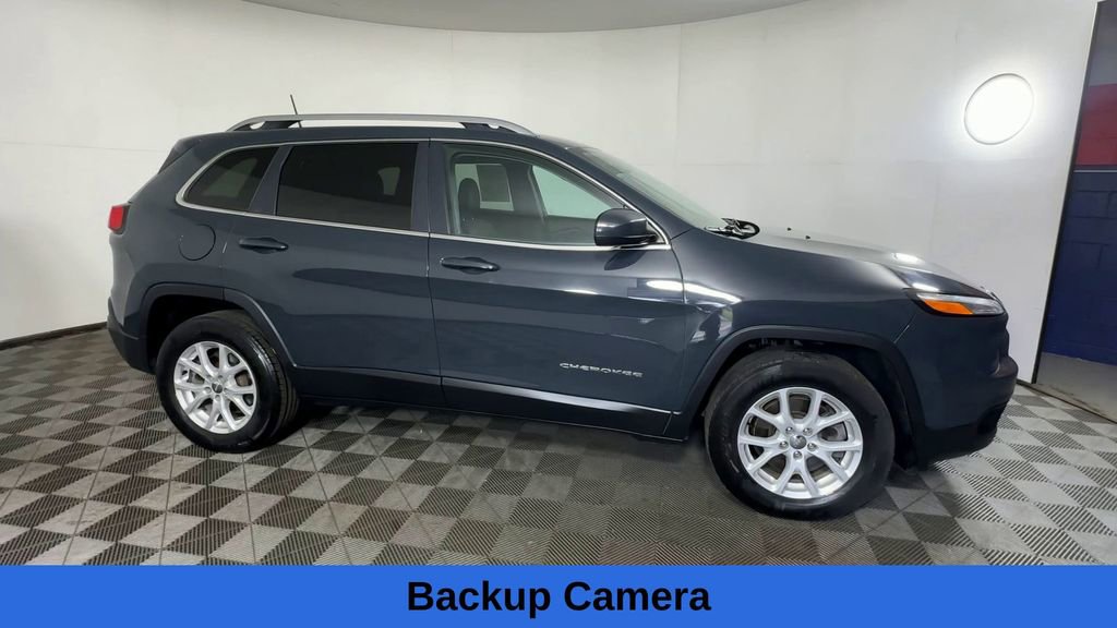 Used 2018 Jeep Cherokee Latitude Plus w/ Cold Weather Group AWD/4WD image 3