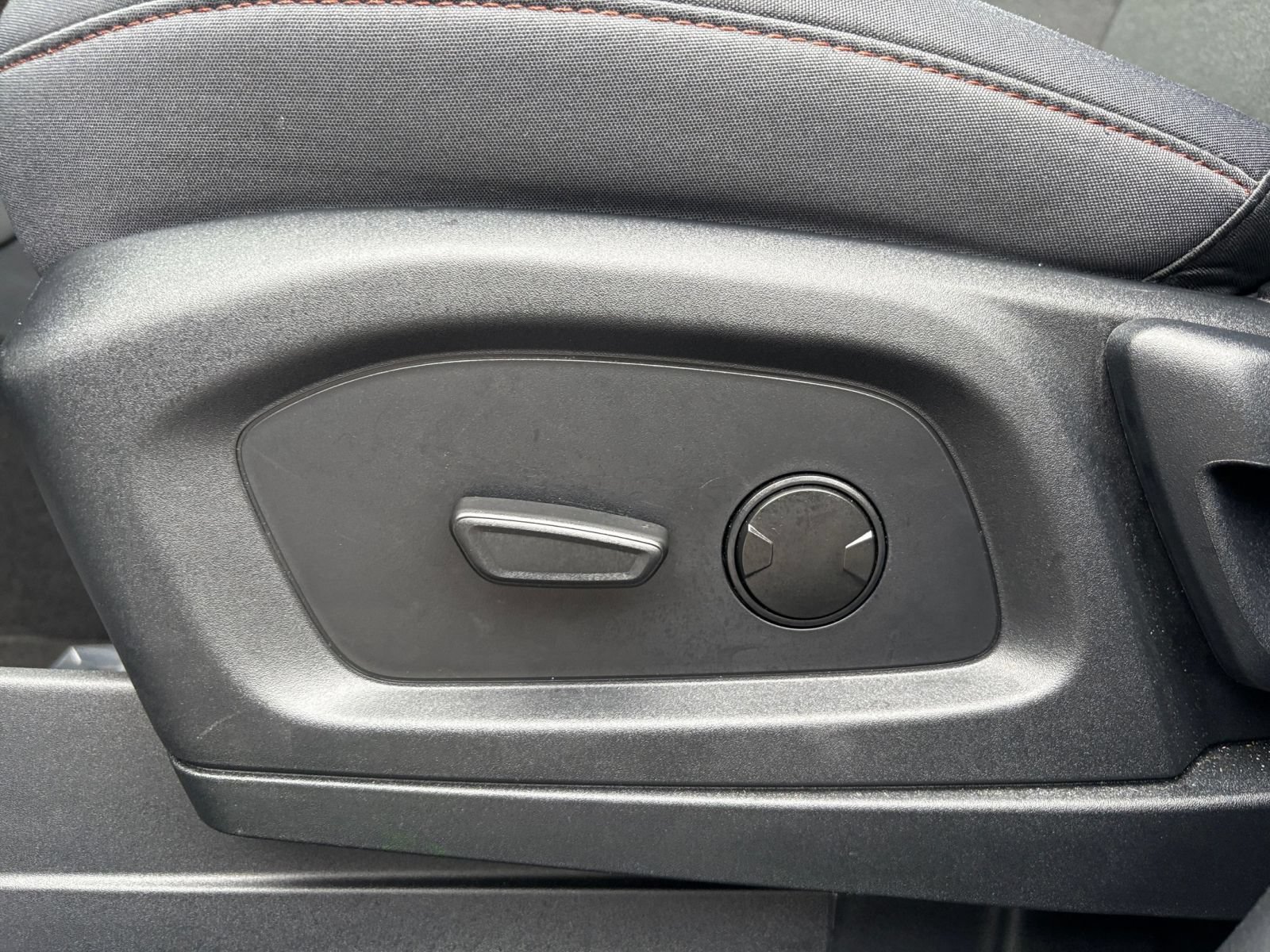 Used 2026 Ford Explorer Active AWD/4WD image 22