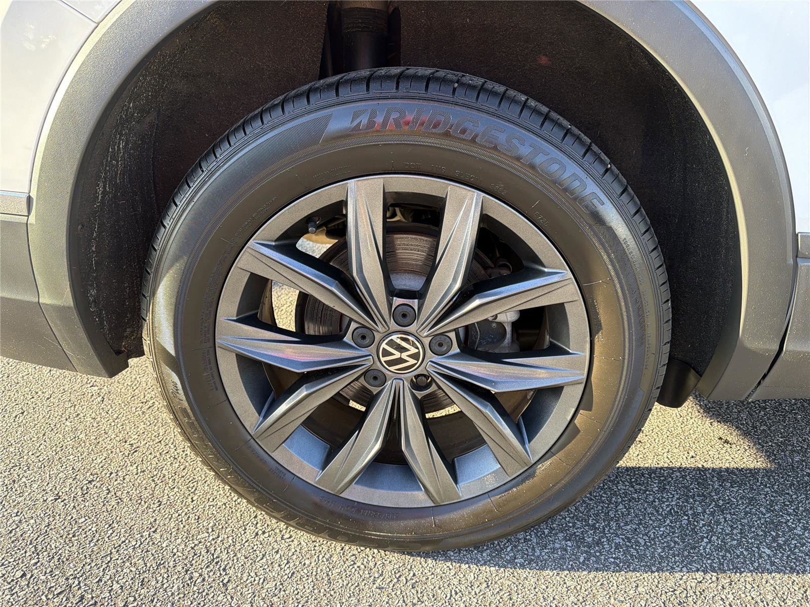 Used 2022 Volkswagen Tiguan SE image 15