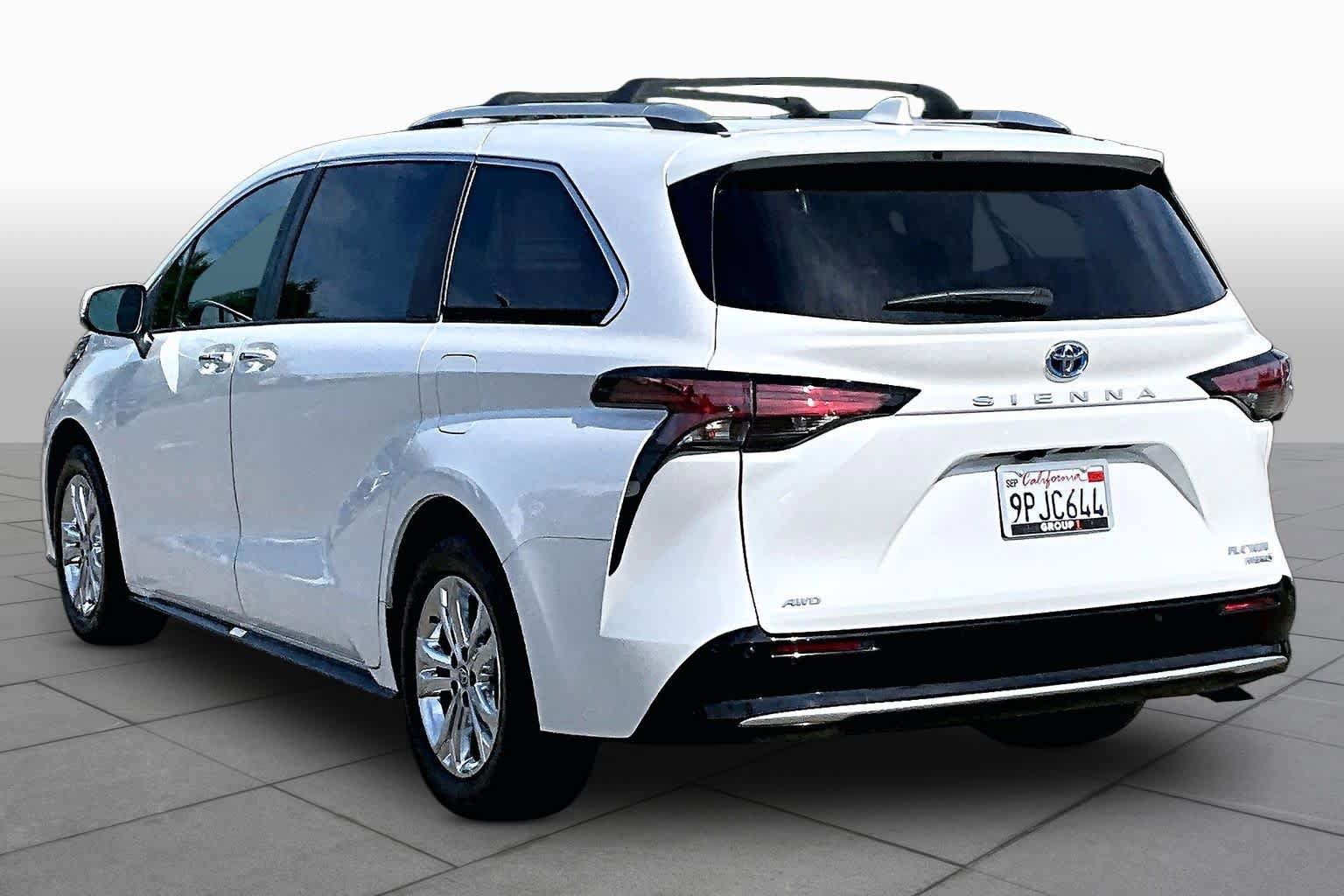 Certified 2024 Toyota Sienna Platinum AWD/4WD image 11