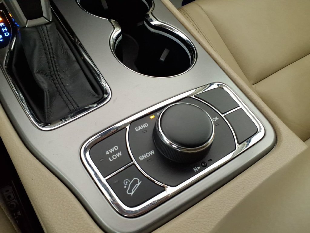 Used 2020 Jeep Grand Cherokee Limited AWD/4WD image 20
